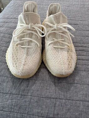 Yeezy Boost 350 V2 triple white Sneakers